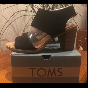 TOMS women’s shoes size 8
